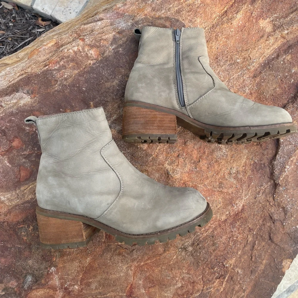 Jeffrey Campbell Faux Fur Lining Lug Soles Leather Booties in Taupe